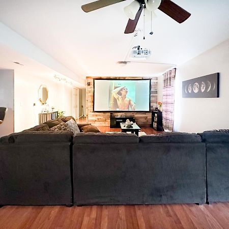 شقة Cute 2-Brm Walkout Apt With Pool Table And Theater ليكسينغتون المظهر الخارجي الصورة