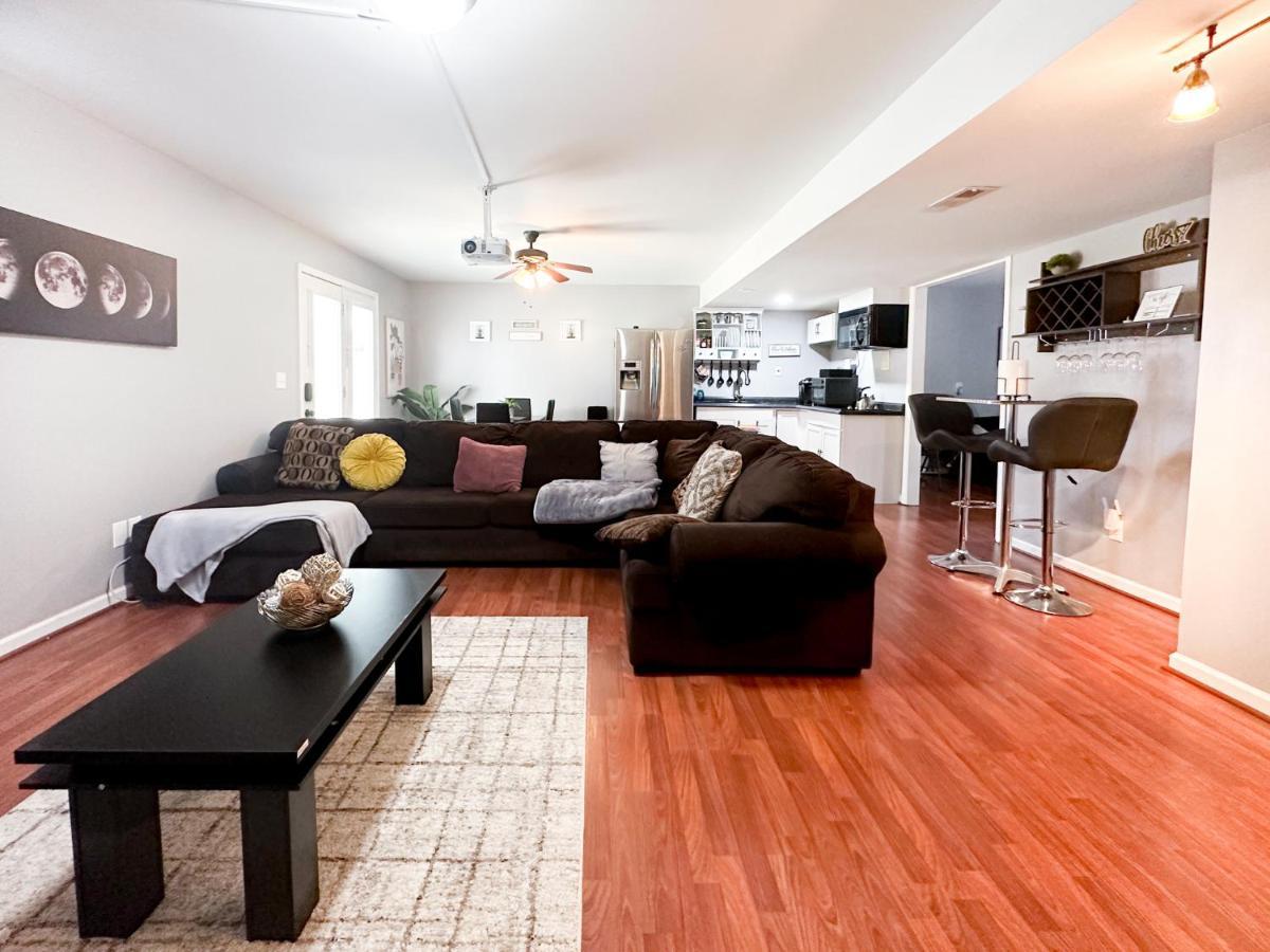 شقة Cute 2-Brm Walkout Apt With Pool Table And Theater ليكسينغتون المظهر الخارجي الصورة
