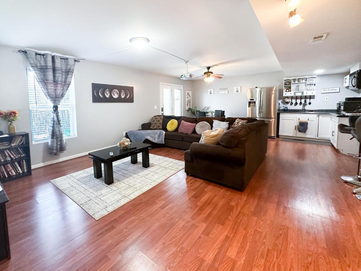 شقة Cute 2-Brm Walkout Apt With Pool Table And Theater ليكسينغتون المظهر الخارجي الصورة